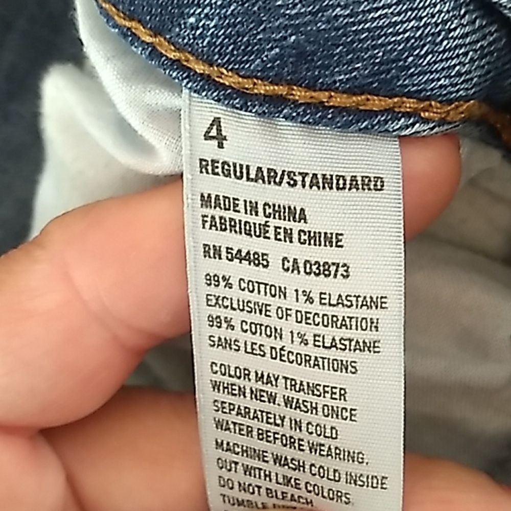 American Eagle Distressed Cropped Stretch Jeans. Size 4 - Picture 11 of 13